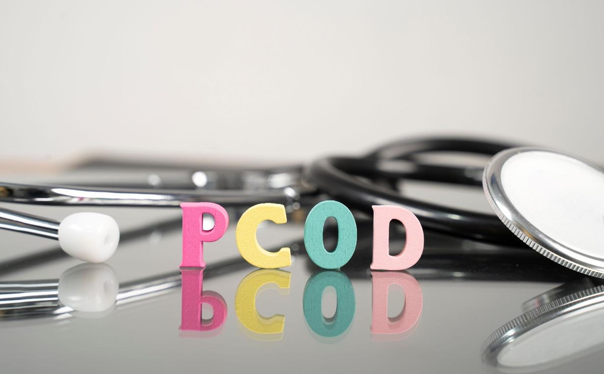 Read more about the article What Are the Early Signs and Symptoms of PCOS?